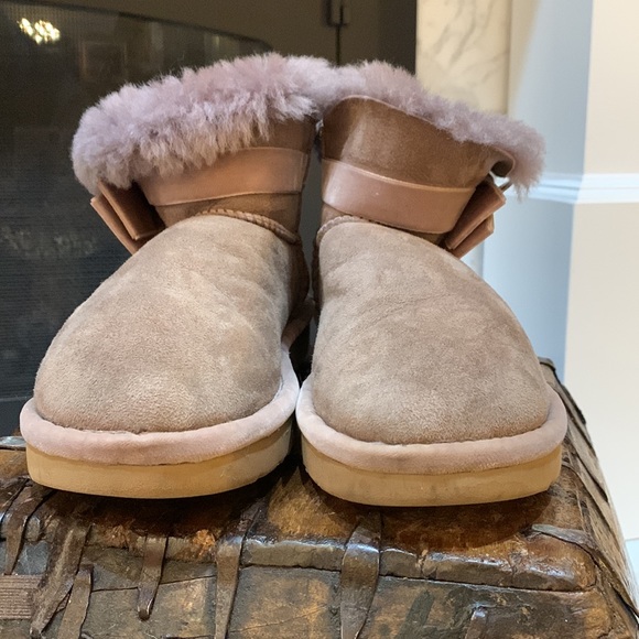 Light brown UGG boots with bling detail on bow and UGG name - Picture 5 of 6